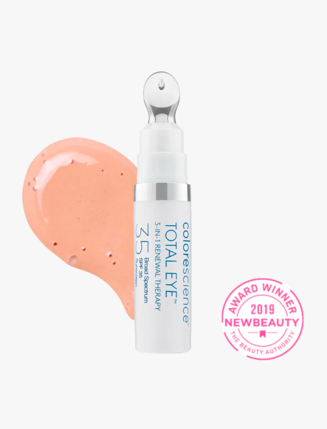 Colorescience Total Eye 3 in 1 Renewal Therapy SPF 35 con aplicador metálico y al fondo una muestra del tono fair sobre fondo blanco y el sello New Beauty 2019.
