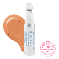 Colorescience Total Eye 3 in 1 Renewal Therapy tono tan con textura cálida y distintivo NewBeauty Award 2019